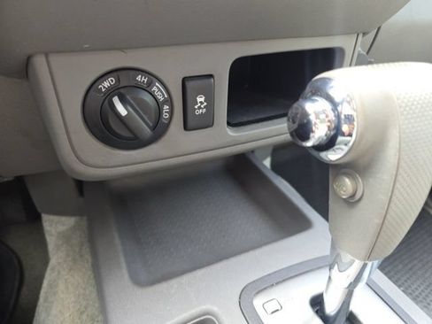 Used 2014 Nissan Frontier SV AWD/4WD image 20