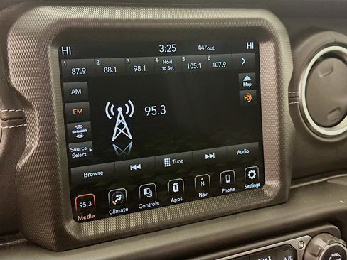 Used 2023 Jeep Wrangler Sahara image 21