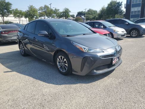 Used 2019 Toyota Prius Limited w/ Premium Convenience Package FWD image 9
