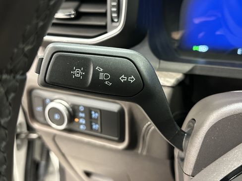 Used 2022 Ford Explorer Platinum w/ Equipment Group 601A image 39