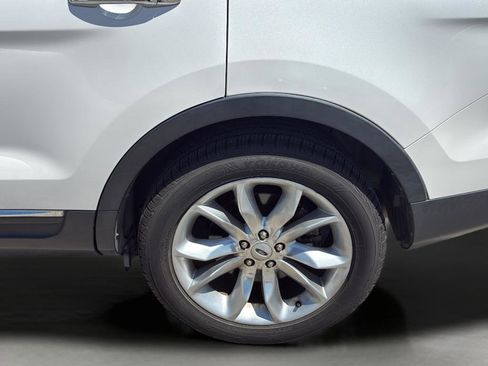 Used 2014 Ford Explorer XLT w/ Equipment Group 202A FWD image 40