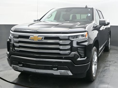 Used 2025 Chevrolet Silverado 1500 High Country AWD/4WD image 4