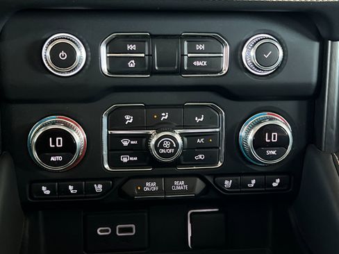 Used 2021 GMC Yukon AT4 image 20