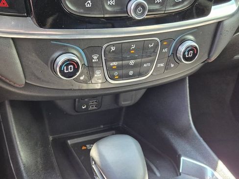 Certified 2023 Chevrolet Traverse RS FWD image 23