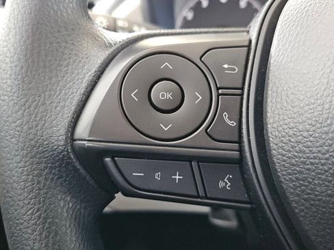 Used 2024 Toyota Corolla Cross L image 8