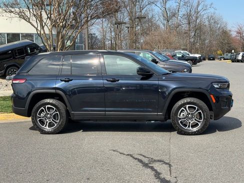 Used 2023 Jeep Grand Cherokee Trailhawk image 4