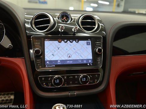 Used 2019 Bentley Bentayga AWD/4WD image 32