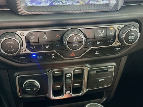 Used 2023 Jeep Wrangler Sahara w/ Cold Weather Group AWD/4WD image 23