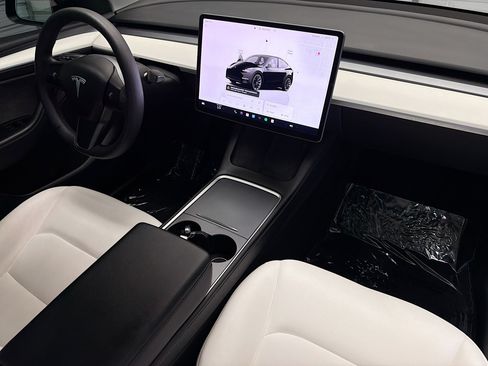 Used 2022 Tesla Model Y Long Range AWD/4WD image 12