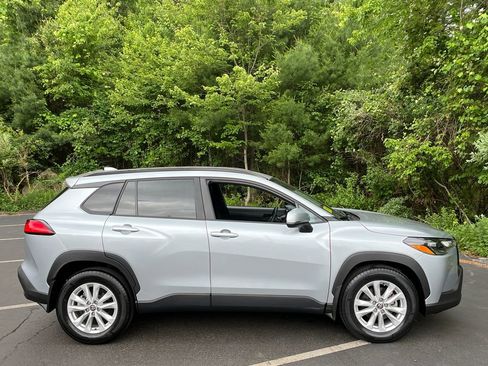Used 2023 Toyota Corolla Cross LE w/ Moonroof Package AWD/4WD image 6