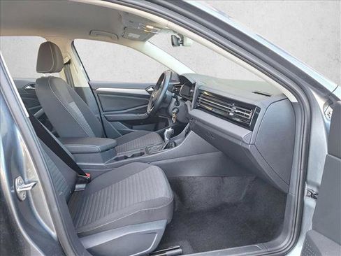 Used 2022 Chevrolet Bolt EUV LT w/ Convenience Package image 21