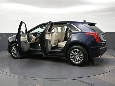 Used 2017 Cadillac XT5 Luxury w/ Driver Awareness Package AWD/4WD image 36
