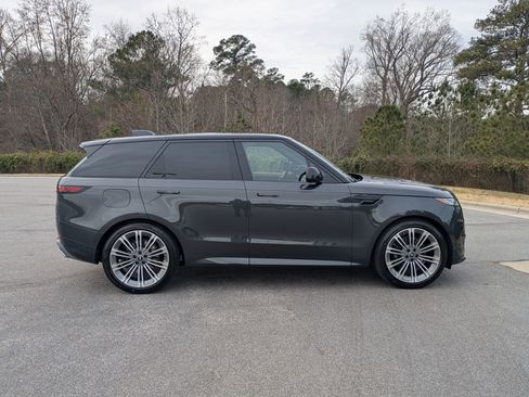 New 2025 Land Rover Range Rover Sport Dynamic SE image 4