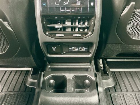Used 2024 Jeep Grand Cherokee L Altitude image 33