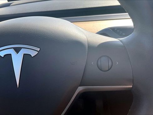 Used 2020 Tesla Model Y Long Range AWD/4WD image 19