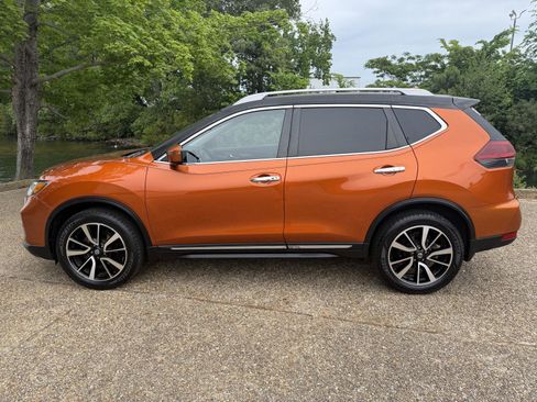 Used 2019 Nissan Rogue SL w/ Premium Package AWD/4WD image 6