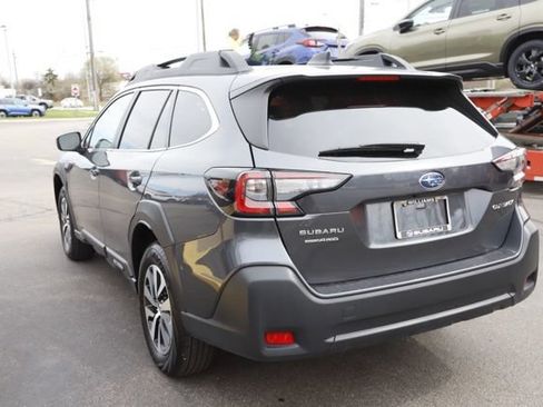 Used 2025 Subaru Outback Premium AWD/4WD image 9