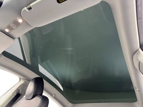 Used 2020 Tesla Model Y Long Range image 12