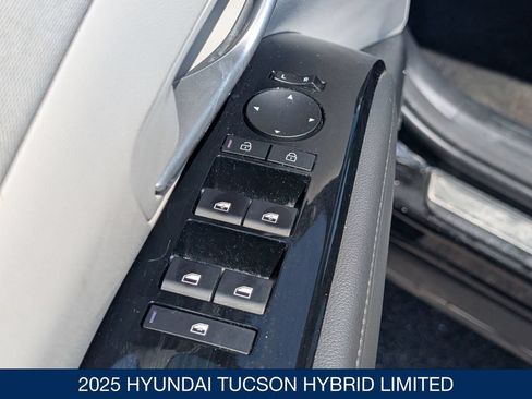 Used 2025 Hyundai Tucson Limited AWD/4WD image 12