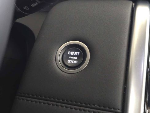 Used 2023 Land Rover Discovery Sport SE image 35