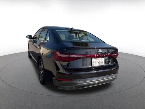 Used 2025 Volkswagen Jetta SE image 11