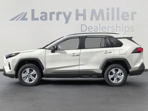 Used 2025 Toyota RAV4 LE image 3