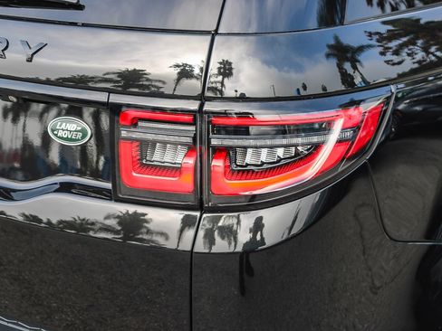 Used 2022 Land Rover Discovery Sport SE image 10