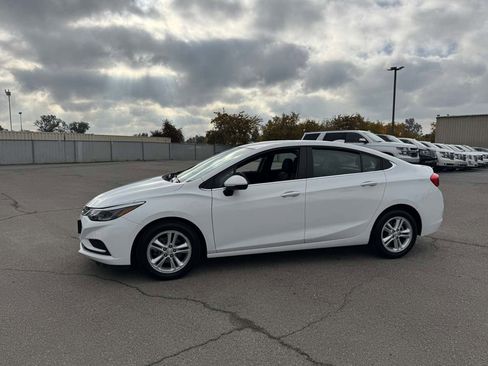 Used 2017 Chevrolet Cruze LT w/ Convenience Package image 6