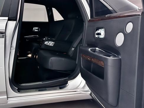 Used 2014 Rolls-Royce Ghost image 29