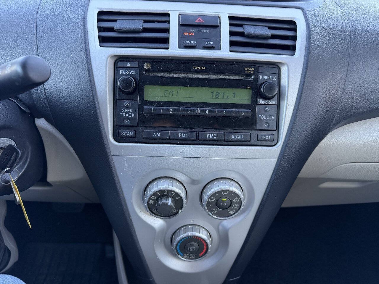 Used 2008 Toyota Yaris Sedan w/ Convenience Pkg FWD image 16