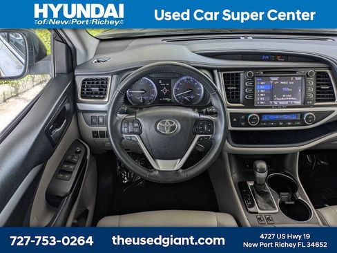 Used 2019 Toyota Highlander XLE AWD/4WD image 20