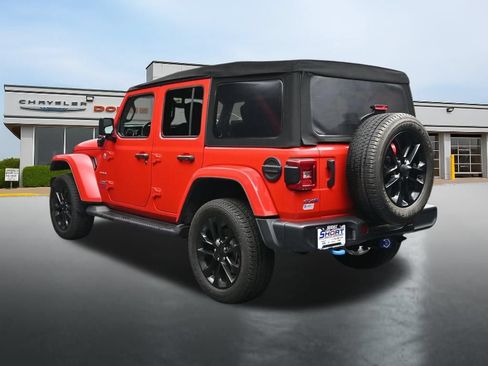Used 2022 Jeep Wrangler Unlimited Sahara w/ Cold Weather Group AWD/4WD image 3