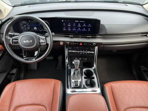 Used 2023 Kia Carnival SX FWD image 2