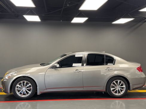 Used 2009 INFINITI G37 Journey w/ Premium Pkg image 3