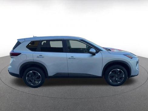 Used 2025 Nissan Rogue SV AWD/4WD image 16