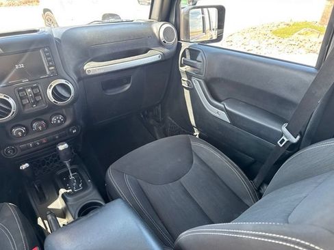 Certified 2017 Jeep Wrangler Unlimited Rubicon w/ Connectivity Group AWD/4WD image 14