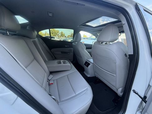 Used 2017 Acura TLX V6 w/ Technology Package image 17