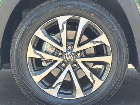 Certified 2023 Toyota Corolla Cross XLE AWD/4WD image 28