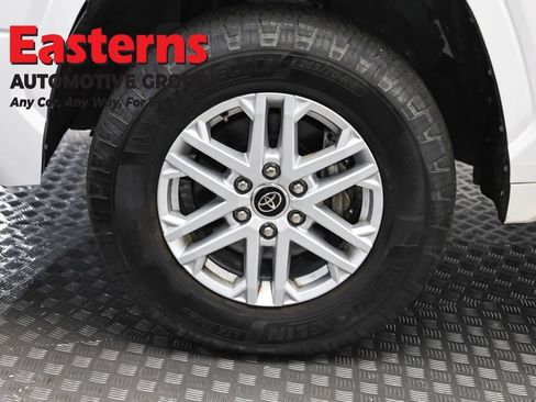 Used 2022 Toyota Tundra SR AWD/4WD image 33