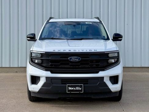 Certified 2025 Ford Expedition Active AWD/4WD image 9