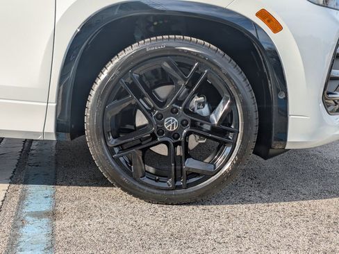 New 2026 Volkswagen Tiguan SE R-Line FWD image 11