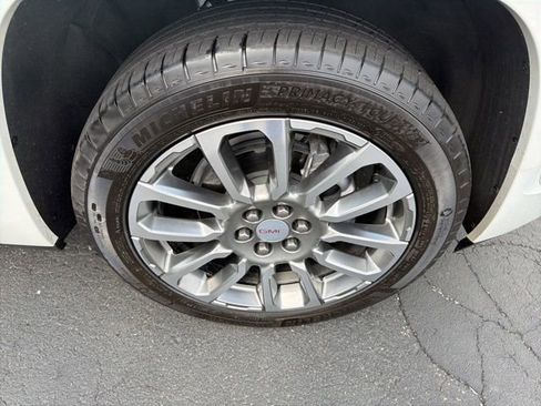 Used 2023 GMC Acadia Denali w/ Denali Ultimate Package image 7