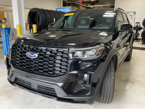 Used 2025 Ford Explorer ST-Line w/ Premium Package AWD/4WD image 5