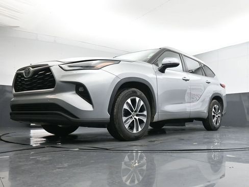 Used 2023 Toyota Highlander XLE image 20