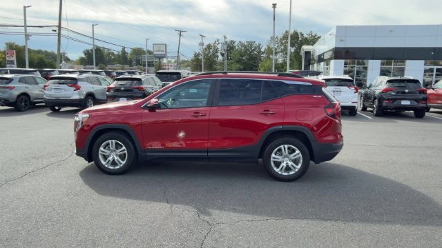 Used 2023 GMC Terrain SLE w/ Driver Convenience Package FWD image 5