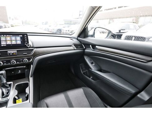 Used 2018 Honda Accord EX image 12