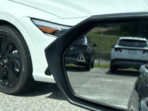 New 2026 Hyundai Elantra SE FWD image 16