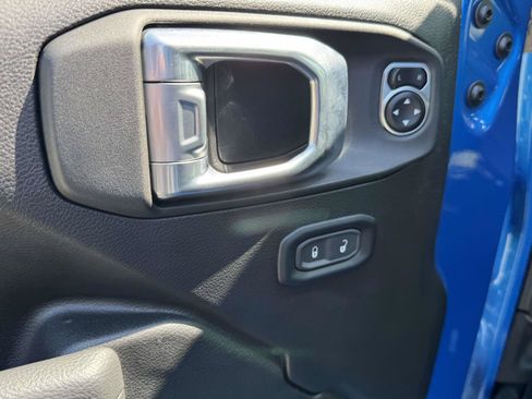 Used 2025 Jeep Wrangler Unlimited Sport AWD/4WD image 28