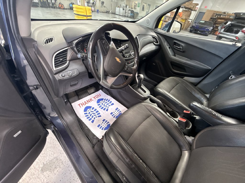 Used 2018 Chevrolet Trax LT w/ Sun & Sound Package FWD image 10