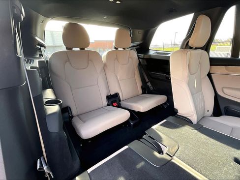 Used 2025 Volvo XC90 B5 Core w/ Protection Package Premier AWD/4WD image 31